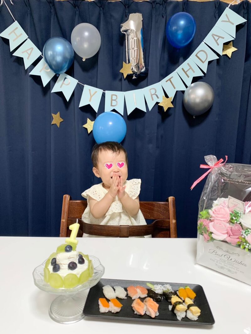 1歳　誕生日　バースデー　ファースト　BLW　離乳食　手づかみ食べ　赤ちゃん寿司　スマッシュケーキ　飾り付け　イベント