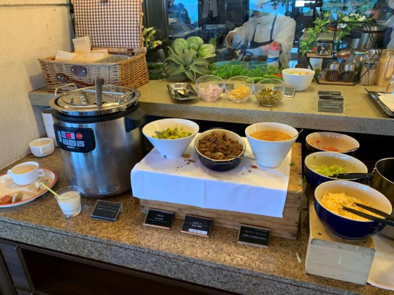 カフー　リゾート　フチャク　コンド　ホテル　ホテル棟　朝食　サラダ　おかず　ビュッフェ　子連れ　沖縄　タコライス　スープ